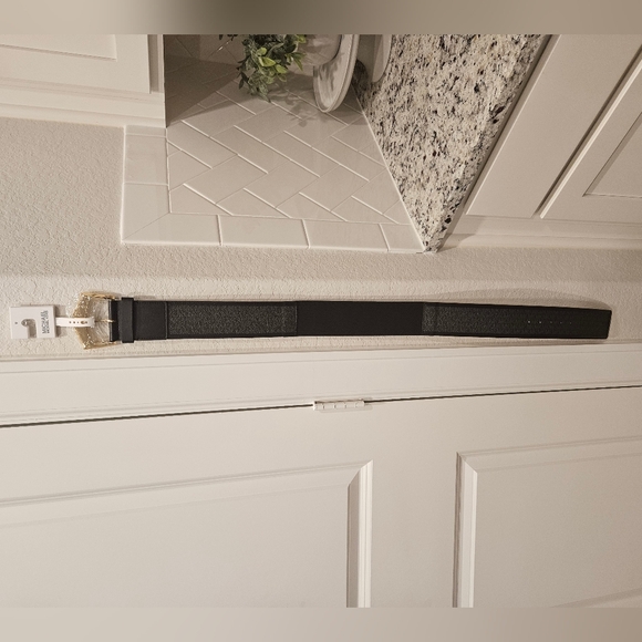 📉📉Micheal Kors Large Gold Buckle Expandable belt sz M - Picture 4 of 4